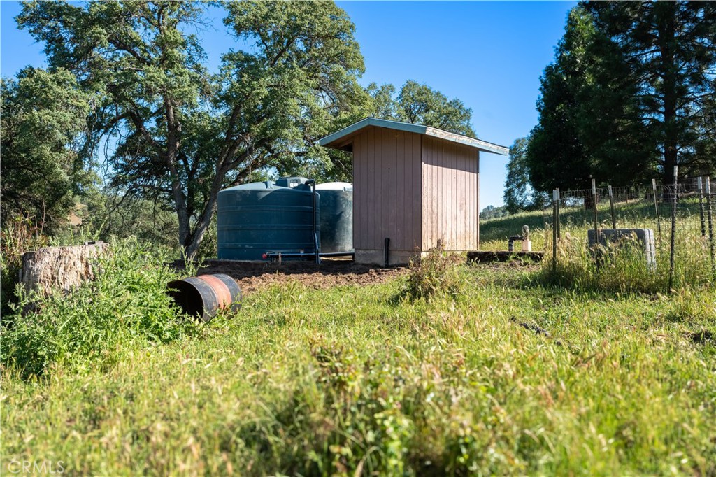 3729 Ben Hur Road Mariposa, CA 95338 - Photo 56 of 57 a backyard of a house with lots of green space