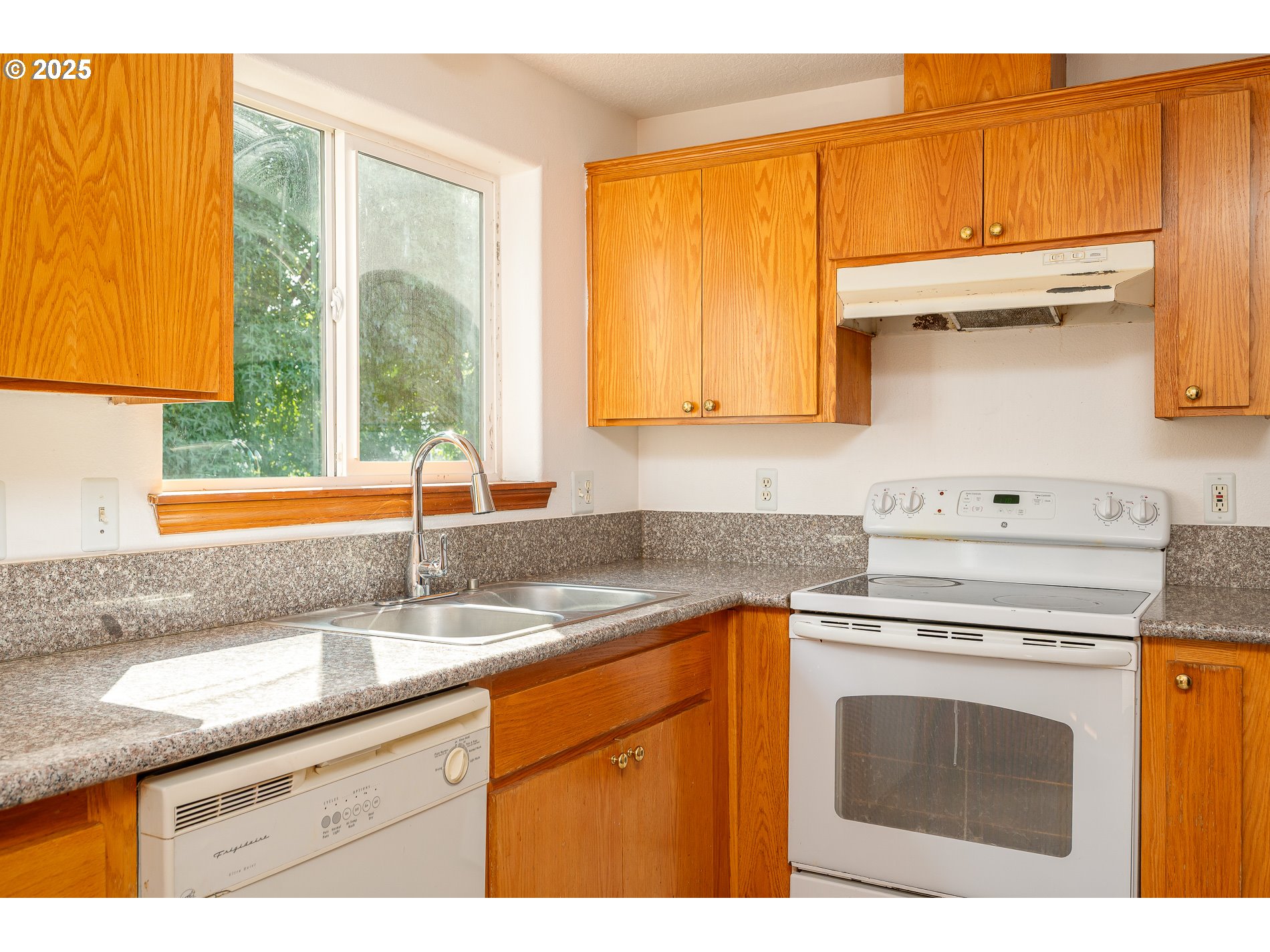 1104 Southwest Ivory Loop Gresham, OR 97080 - Photo 15 of 34