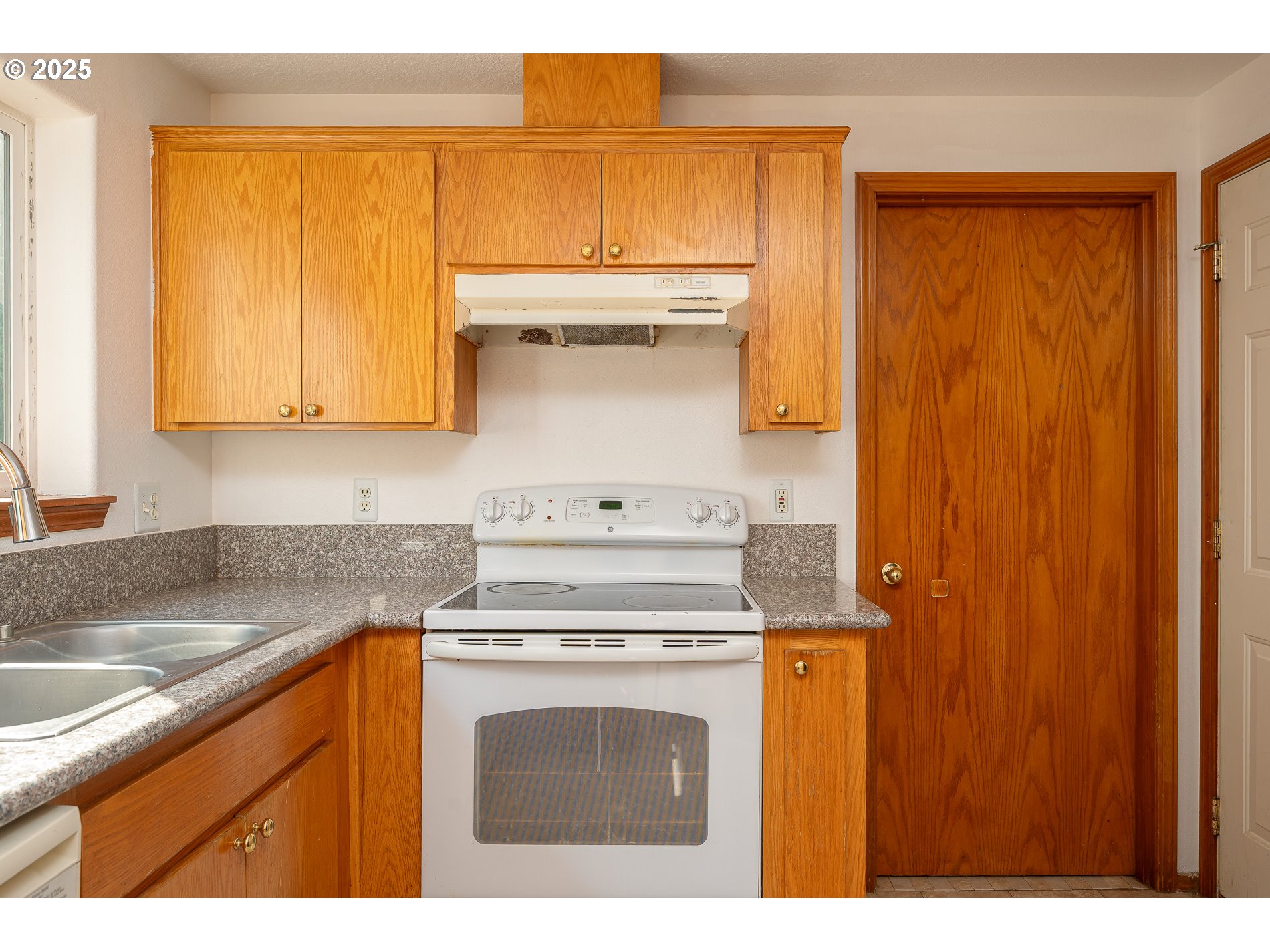 1104 Southwest Ivory Loop Gresham, OR 97080 - Photo 16 of 34