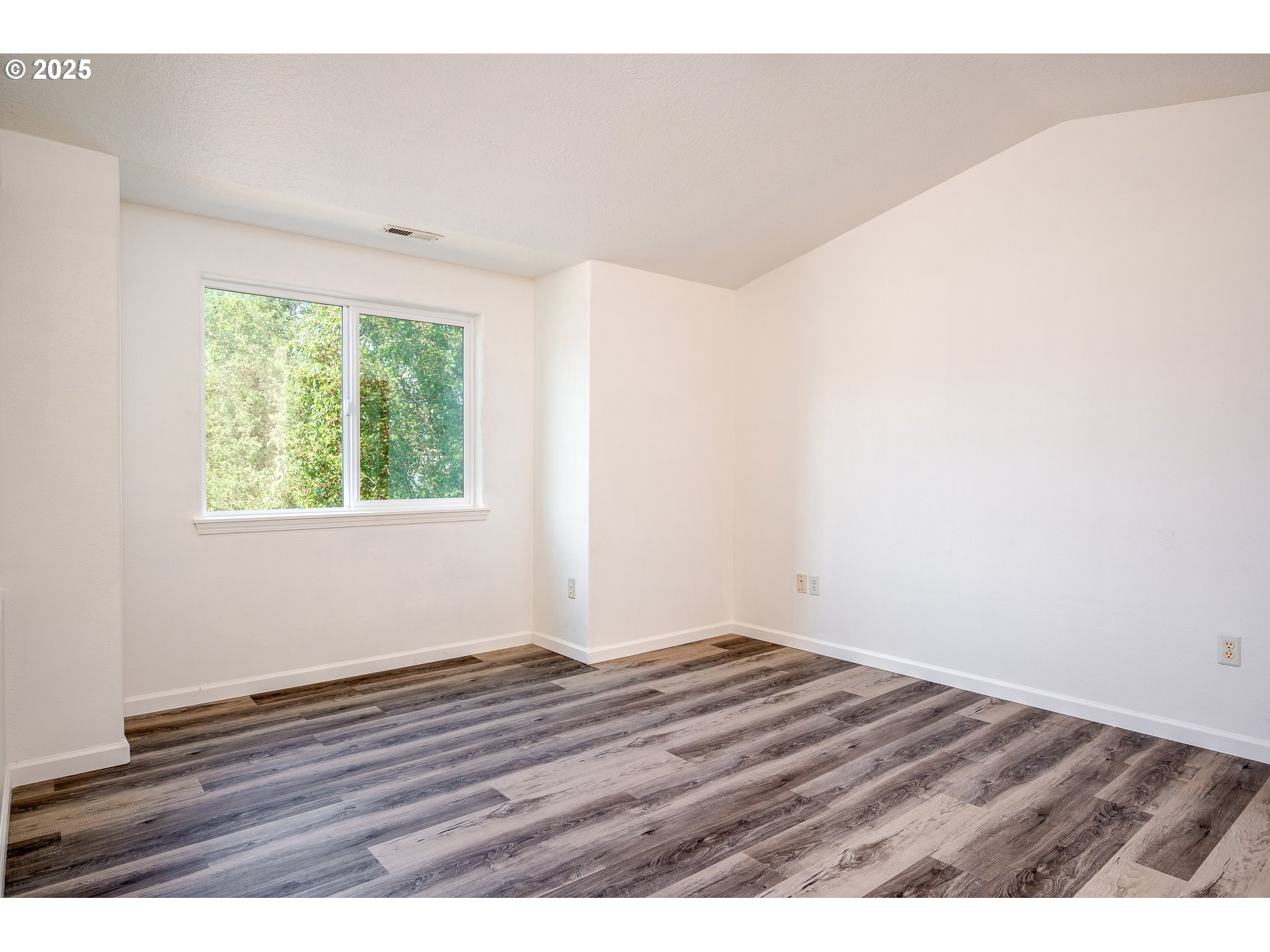 1104 Southwest Ivory Loop Gresham, OR 97080 - Photo 20 of 34