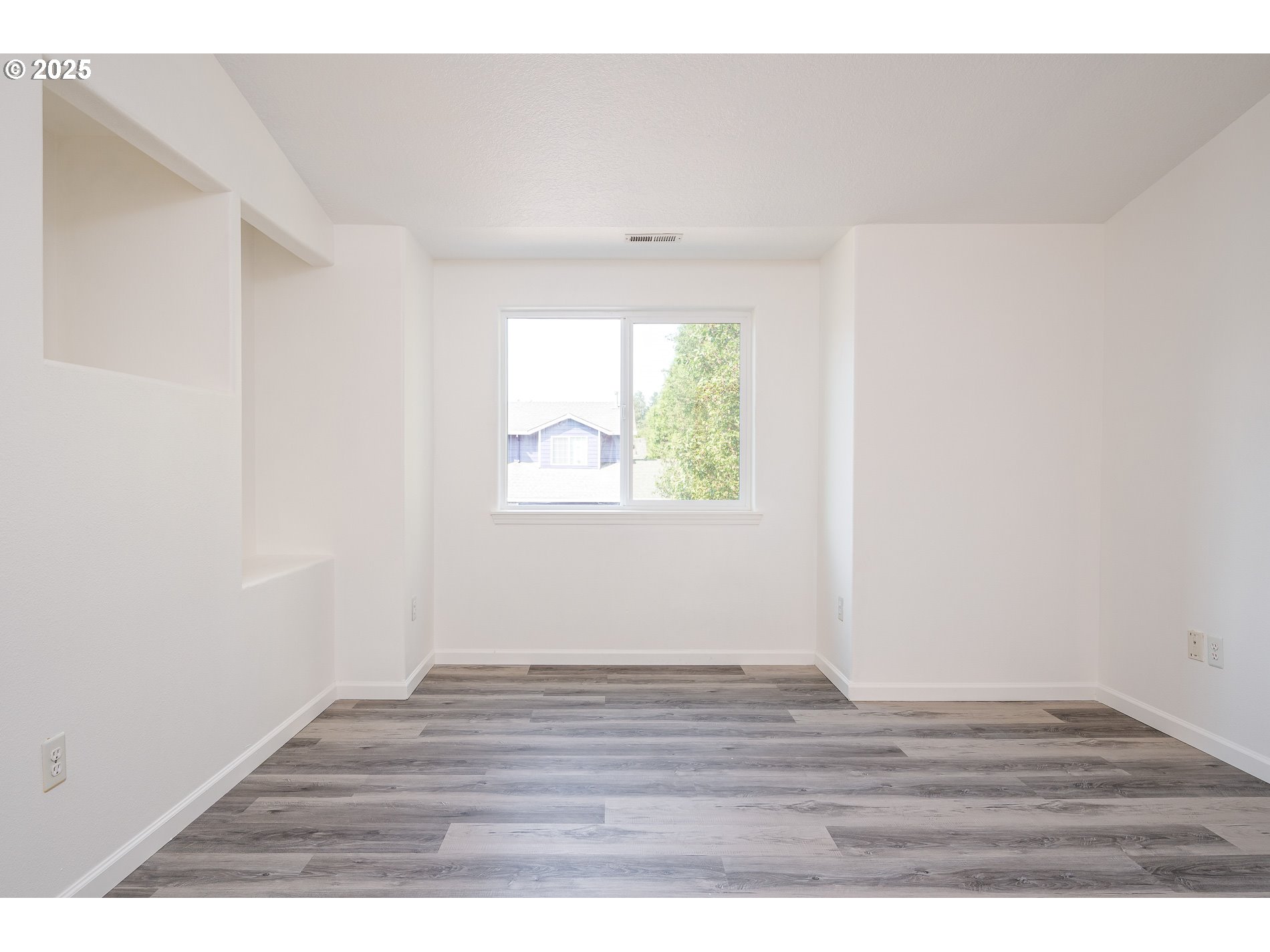 1104 Southwest Ivory Loop Gresham, OR 97080 - Photo 25 of 34