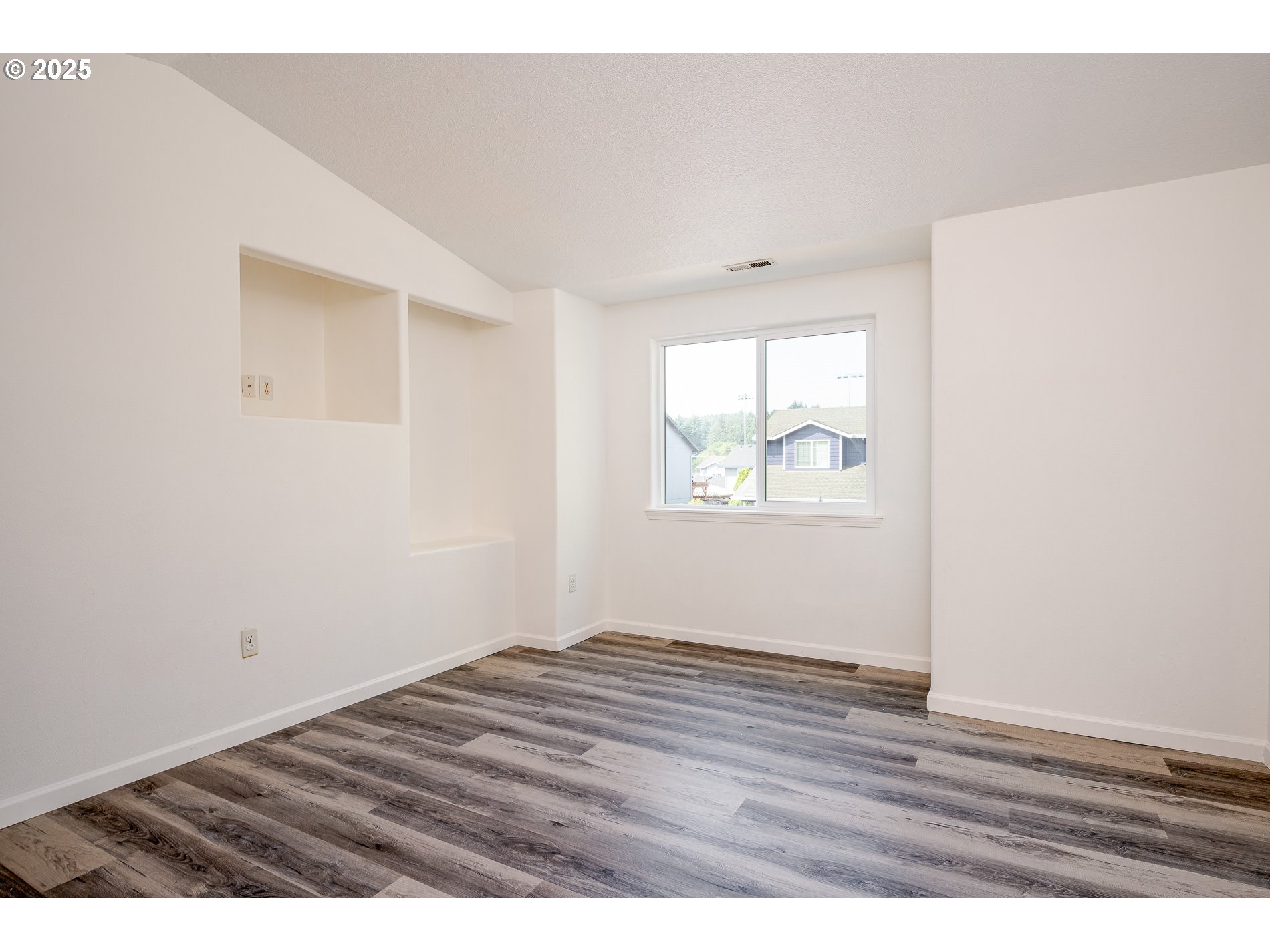 1104 Southwest Ivory Loop Gresham, OR 97080 - Photo 26 of 34