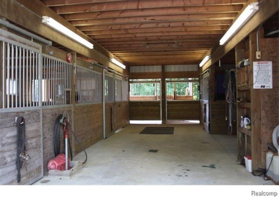 3321 Hodges Road Dryden, MI 48428 - Photo 34 of 38 62-Barn.jpg