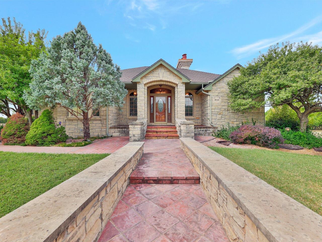 1243 North Greenwich Road Mulvane, KS 67110 - Photo 2 of 35