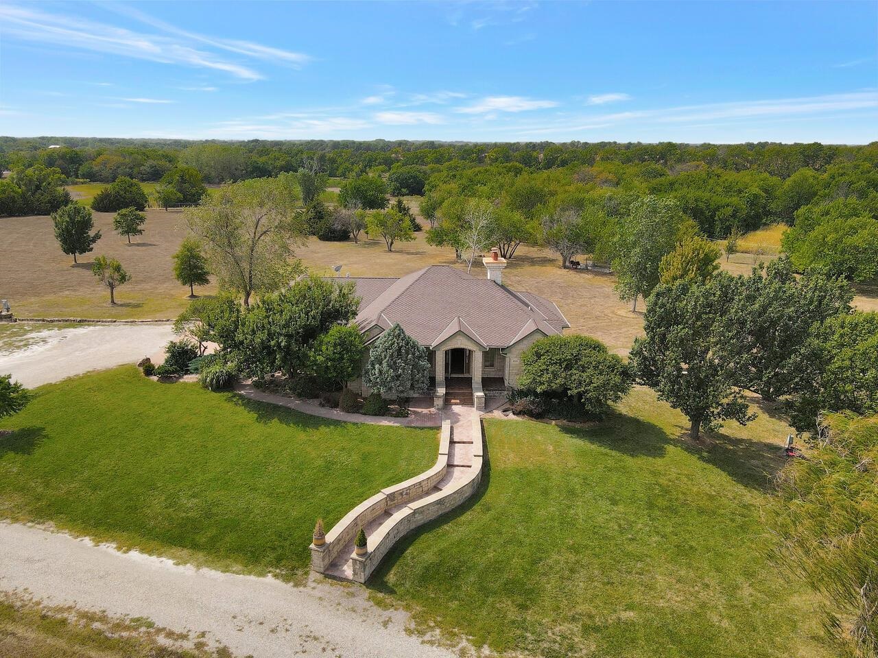 1243 North Greenwich Road Mulvane, KS 67110 - Photo 5 of 35