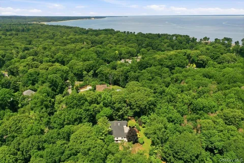 $2,195,000 | 4 Short Path, Nissequogue, NY 11780