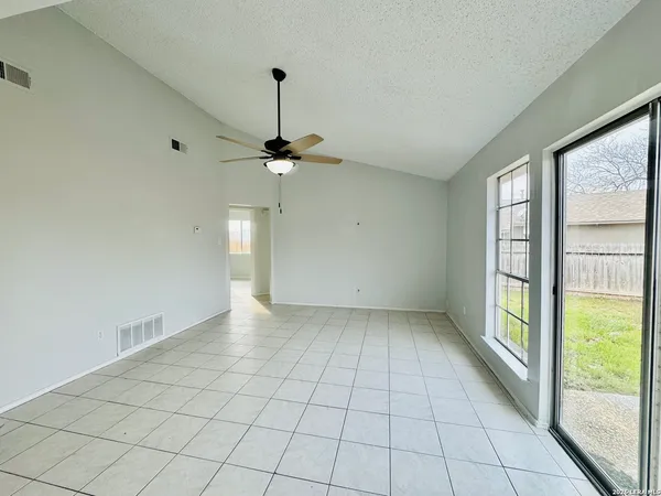 $1,150 | 12017 Independence Avenue, San Antonio, TX 78233