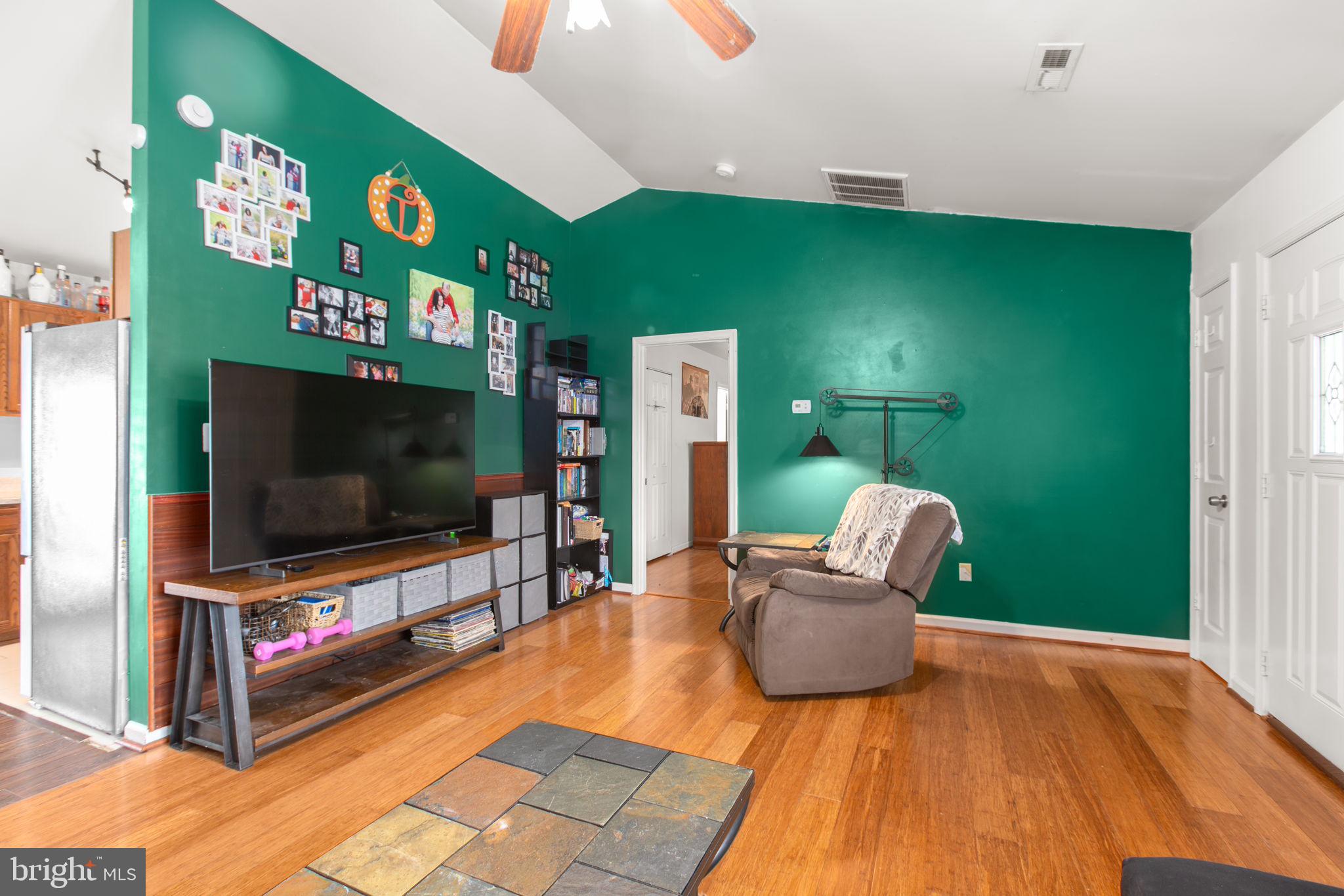 9408 Stonegate Lane Rhoadesville, VA 22542 - Photo 4 of 33 Vaulted ceilings