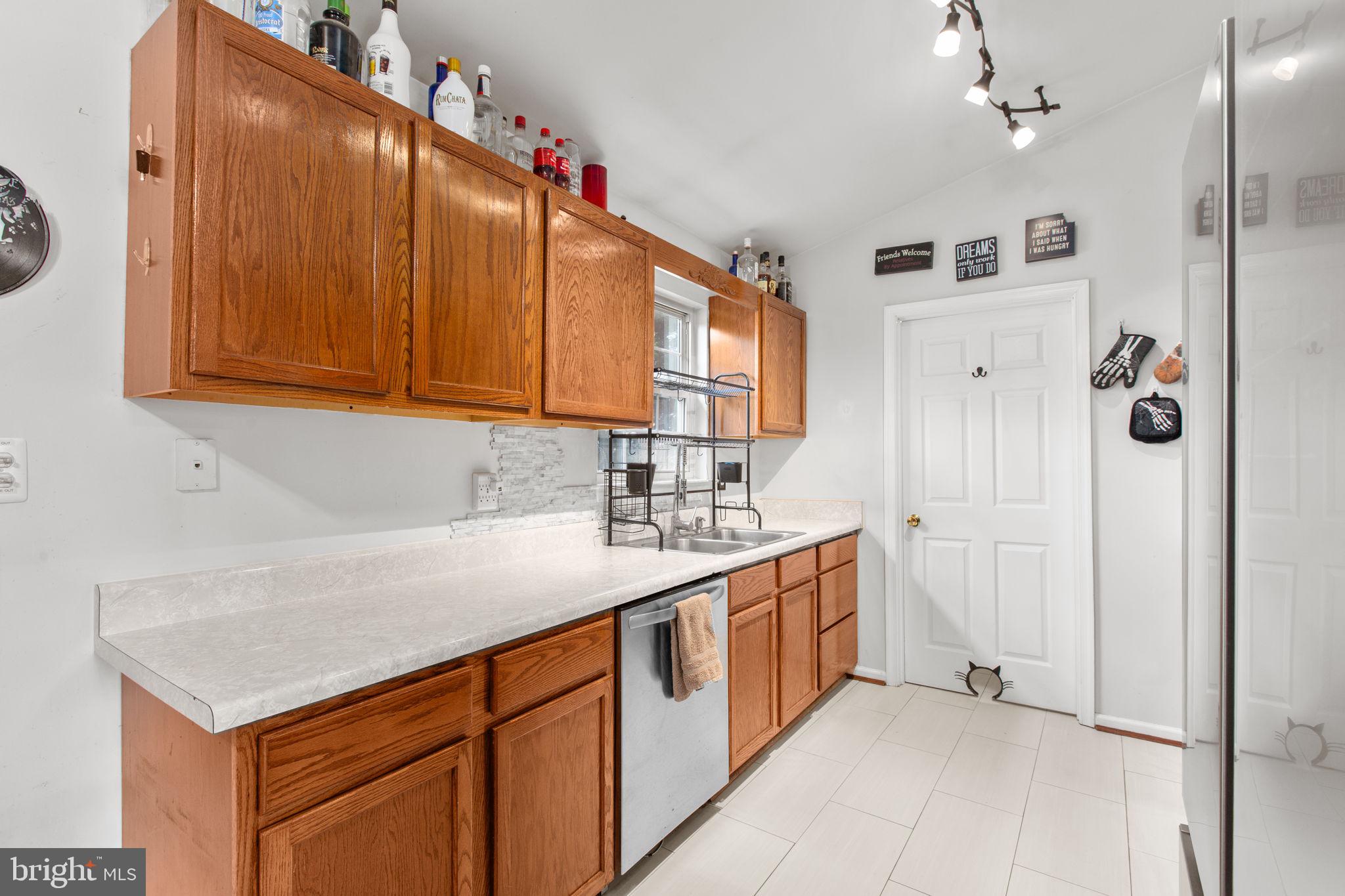 9408 Stonegate Lane Rhoadesville, VA 22542 - Photo 10 of 33 Plentiful cabinet space