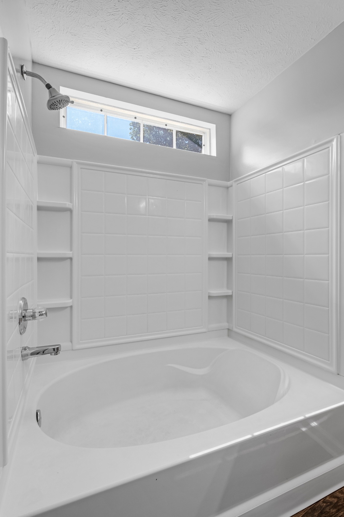 809 Dover Glen Drive Antioch, TN 37013 - Photo 17 of 23 a bathroom with a bathtub