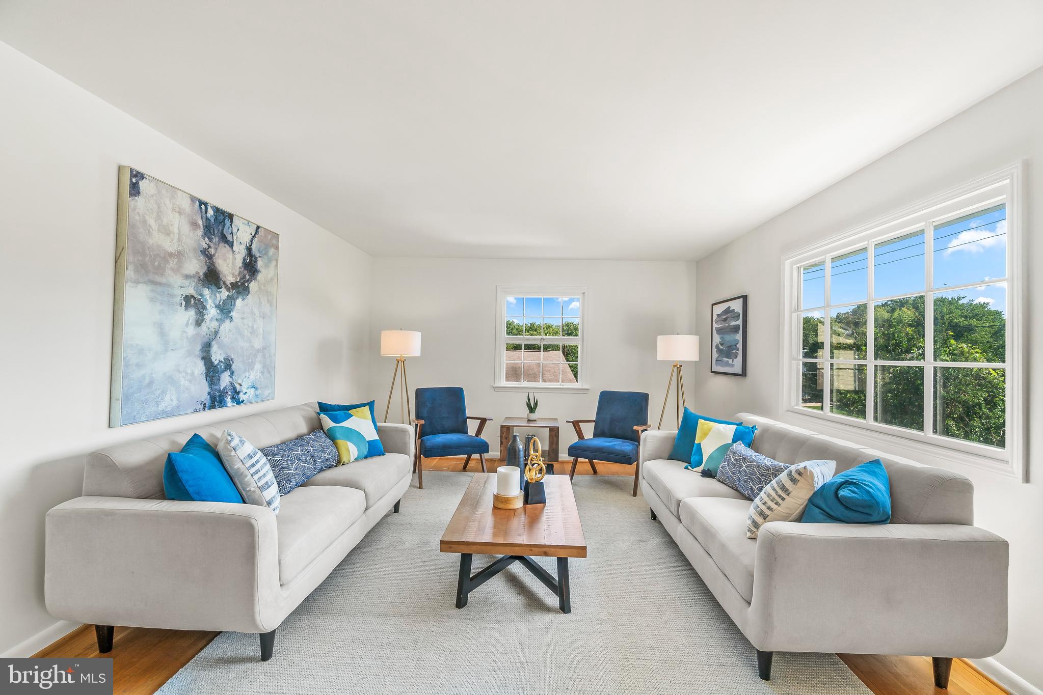 5802 Norton Road Alexandria, VA 22303 - Photo 2 of 32 Bright and sunny living room