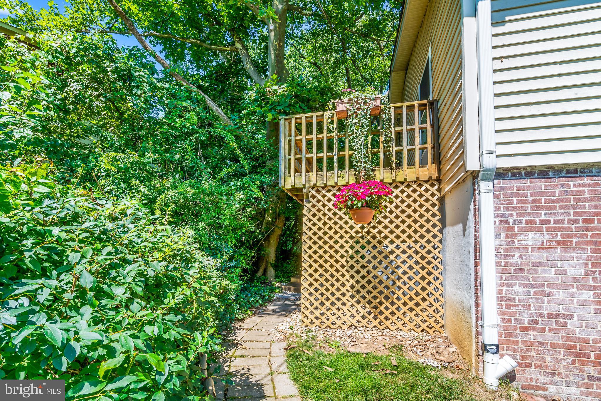 5802 Norton Road Alexandria, VA 22303 - Photo 28 of 32 Deck access from kitchen, perfect for grilling