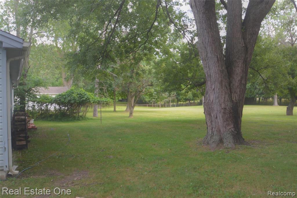 1040 Bloomer Road Rochester Hills, MI 48307 - Photo 2 of 5
