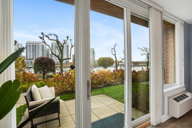 $505,000 | 98 Southfield Avenue, Unit 101, Stamford, CT 06902