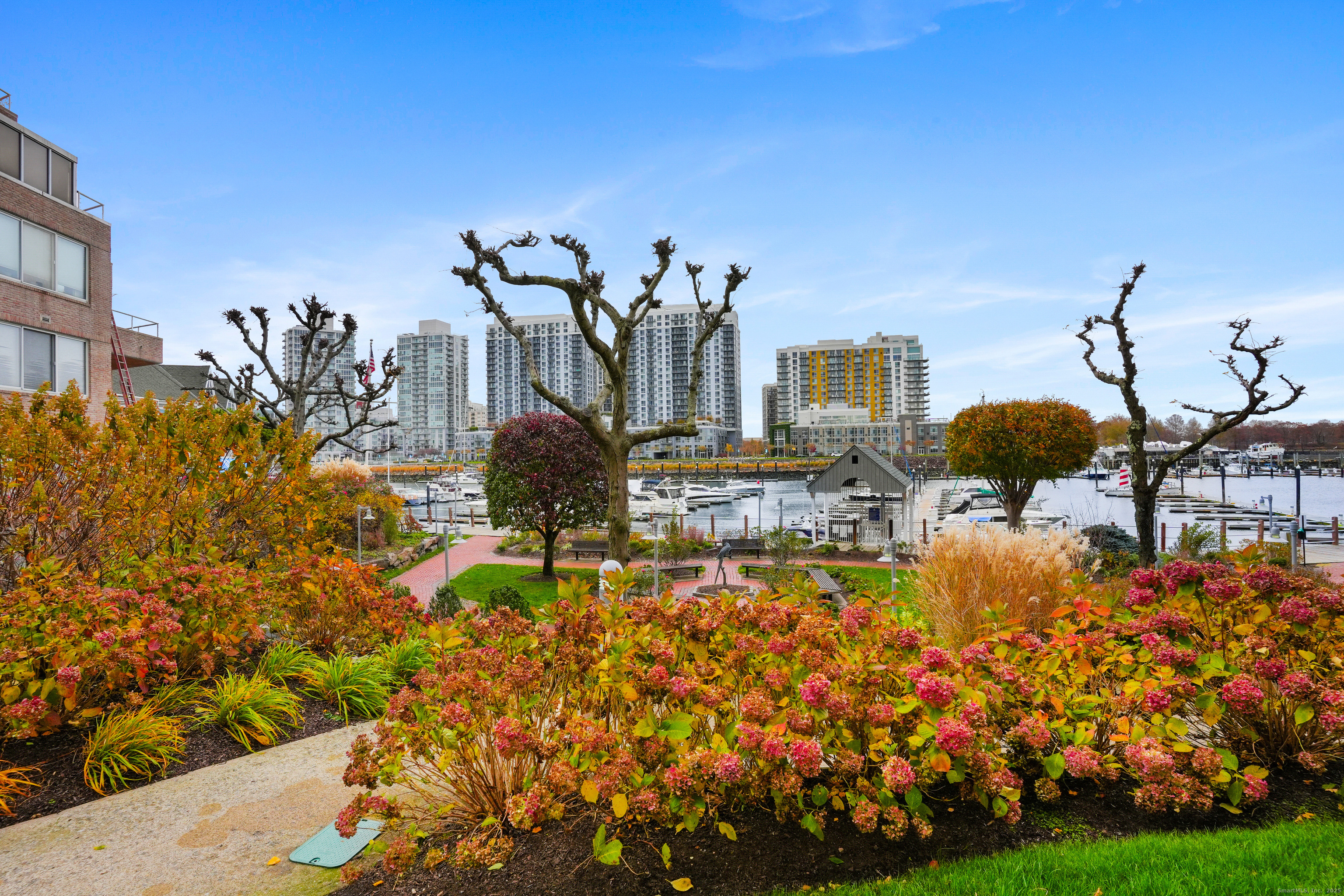 98 Southfield Avenue, Unit 101 Stamford, CT 06902 - Photo 2 of 24