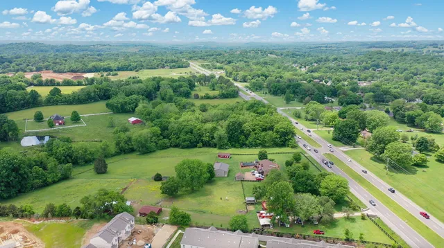 $2,000,000 | 2358 Nashville Highway, Columbia, TN 38401