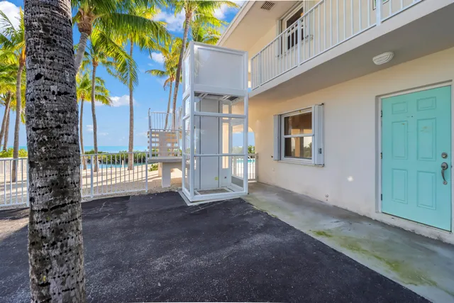 a view of a livingroom with storage and utility