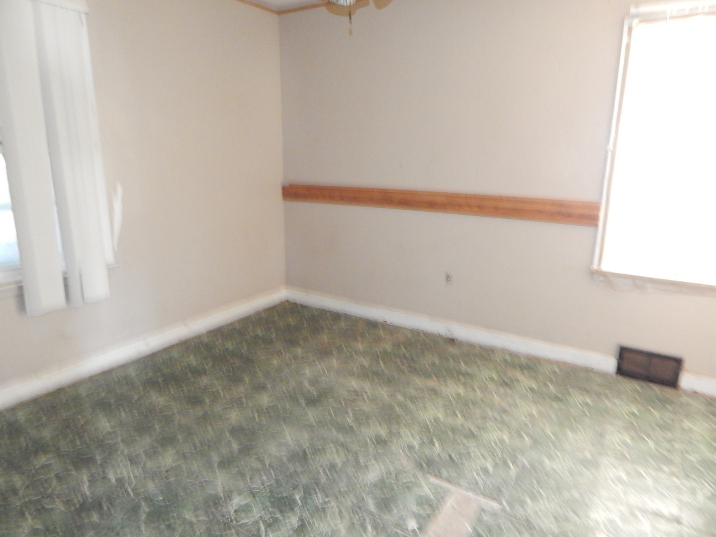 810 West 15th Street Sterling, IL 61081 - Photo 11 of 22 a view of empty room