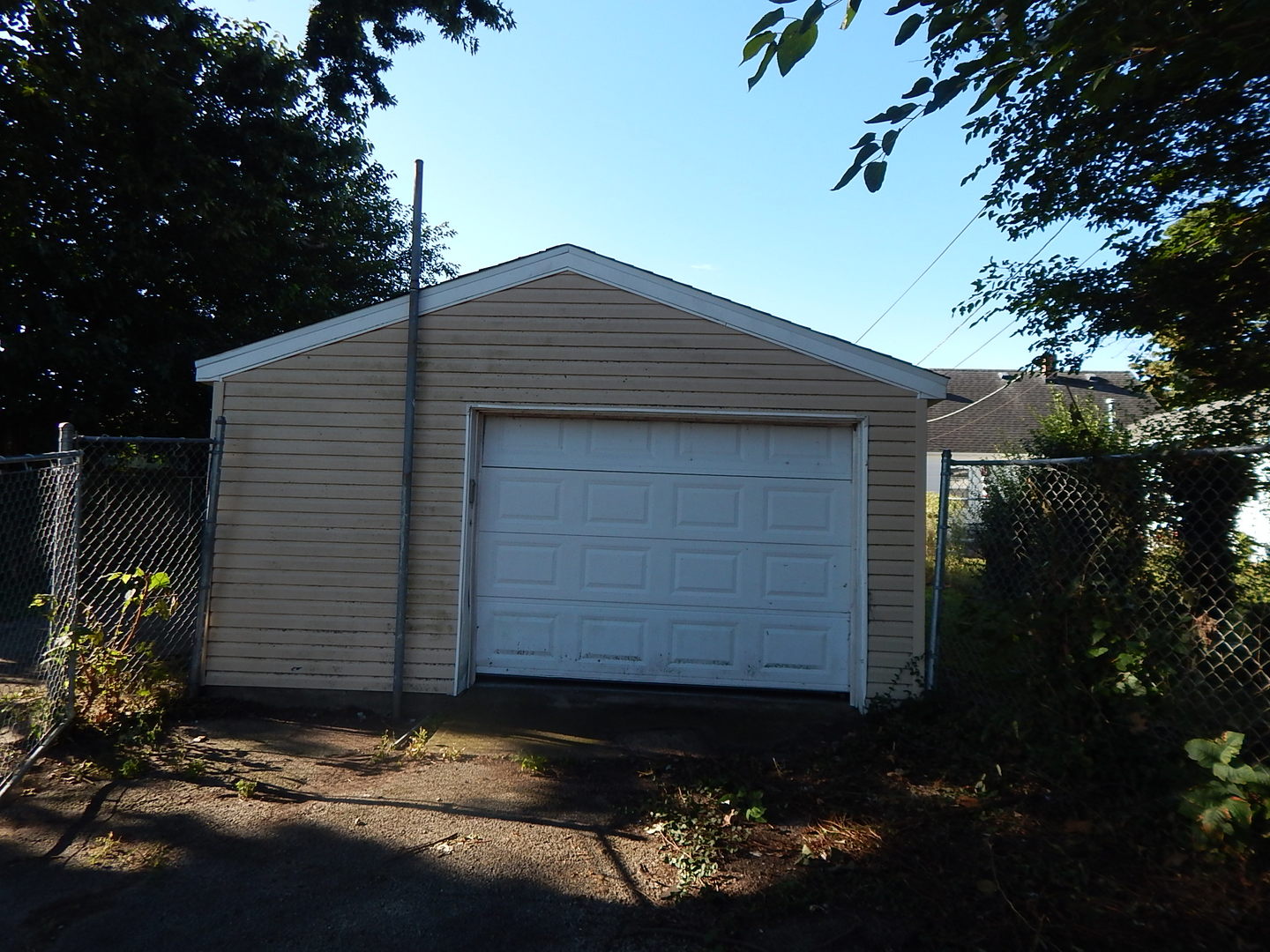 810 West 15th Street Sterling, IL 61081 - Photo 14 of 22 a front view of house