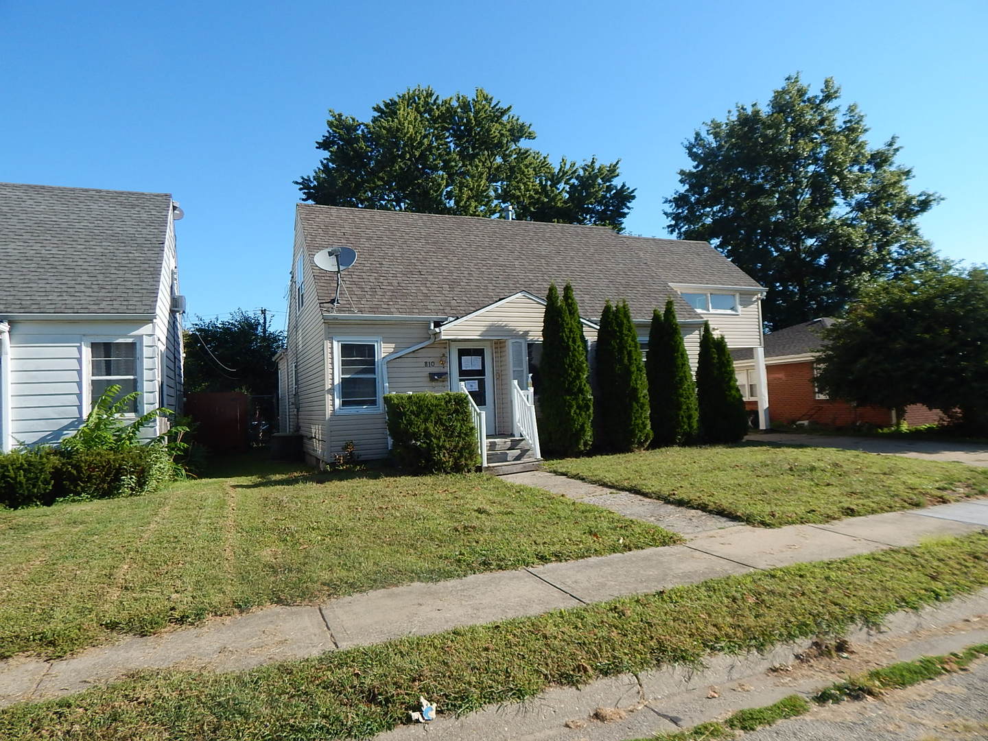 810 West 15th Street Sterling, IL 61081 - Photo 19 of 22 front view of a house with a yard