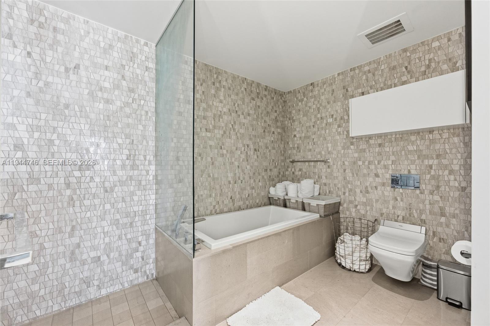 88 Southwest 7th Street, Unit 2302 Miami, FL 33130 - Photo 37 of 43 a bathroom with a toilet a sink and bathtub