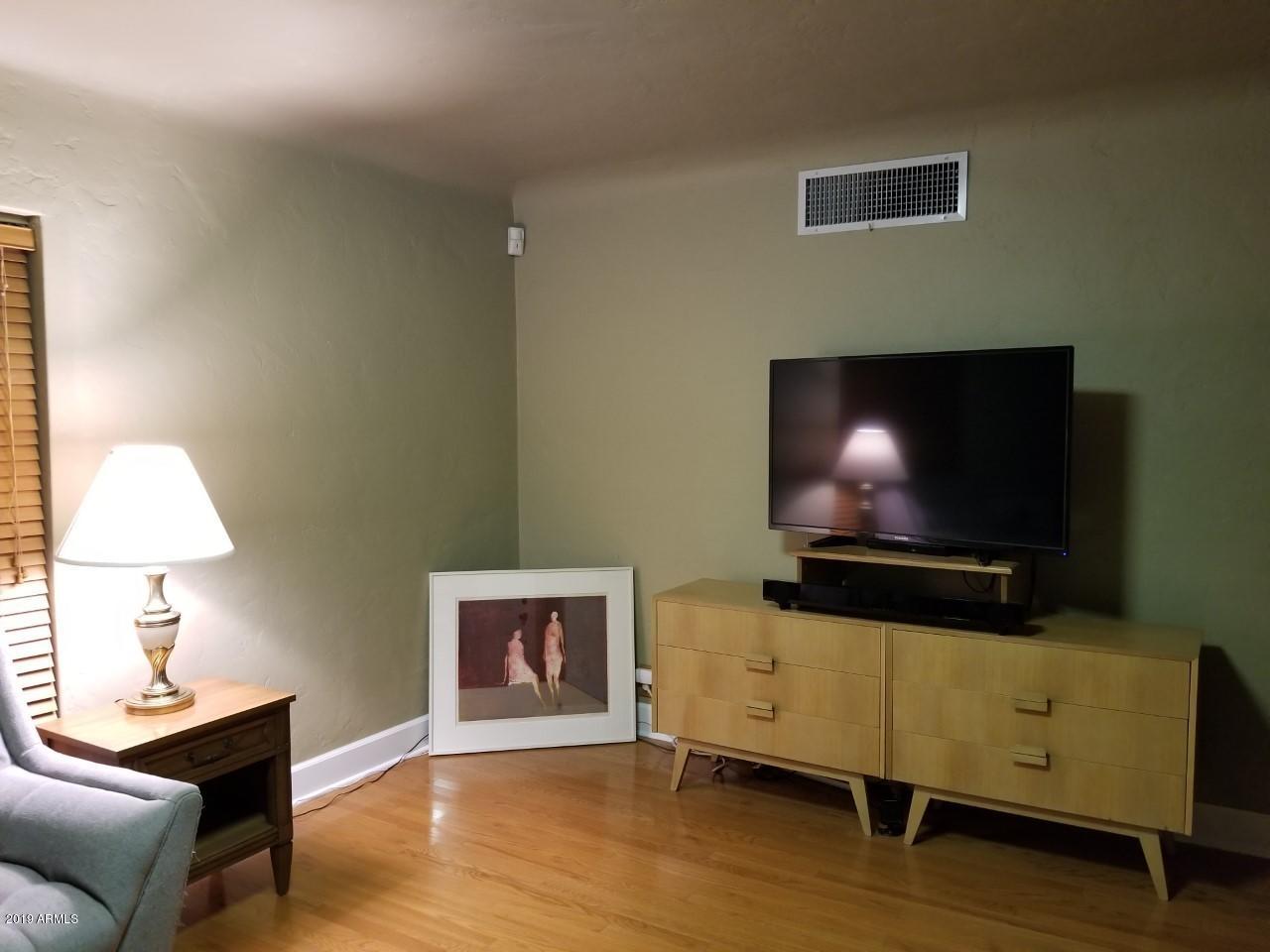 1321 East Granada Road Phoenix, AZ 85006 - Photo 11 of 16 13_LvngRm2