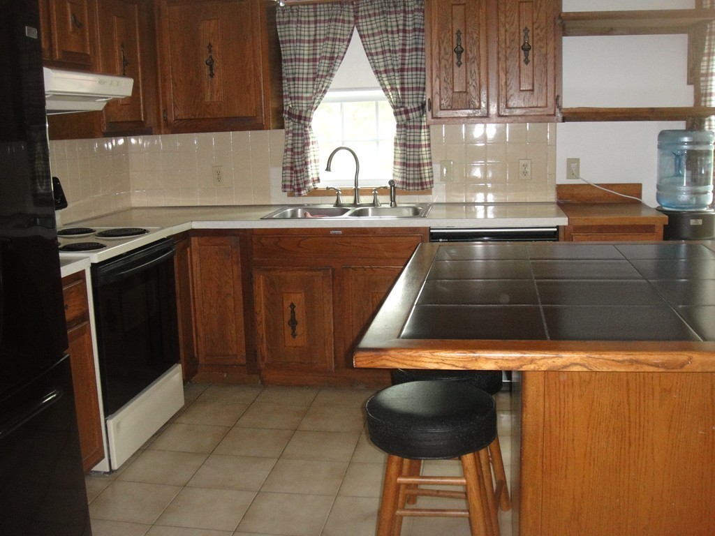 17 Countryside Road Grafton, MA 01536 - Photo 3 of 27 Gallery Image 3