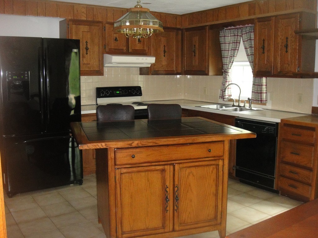 17 Countryside Road Grafton, MA 01536 - Photo 4 of 27 Gallery Image 4