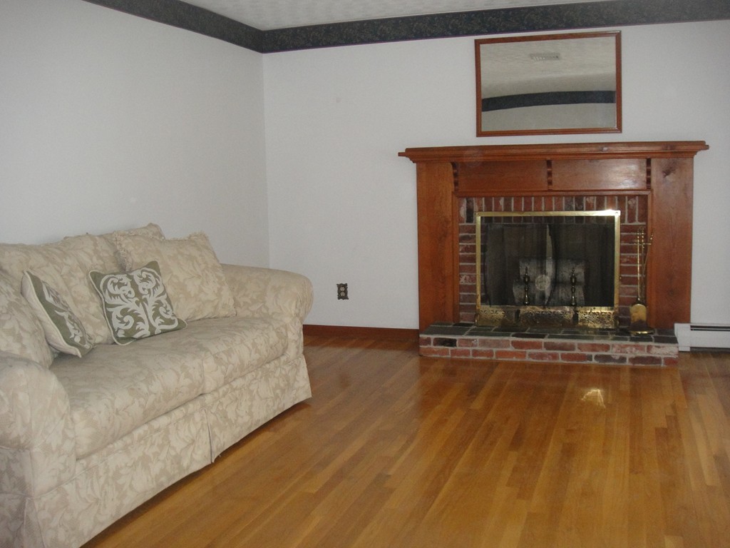 17 Countryside Road Grafton, MA 01536 - Photo 7 of 27 Gallery Image 7