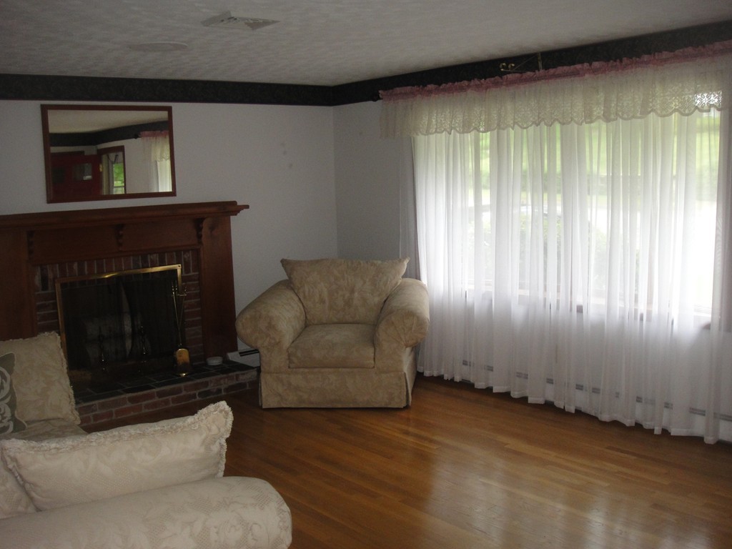 17 Countryside Road Grafton, MA 01536 - Photo 8 of 27 Gallery Image 8