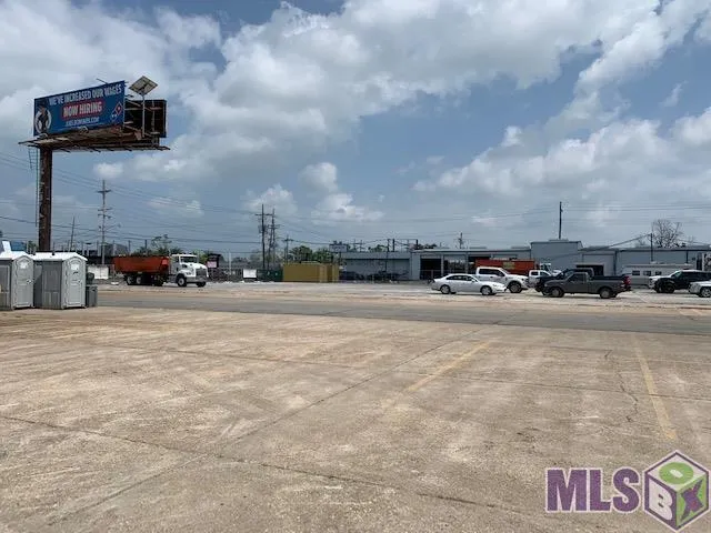 $800,000 | 624 Grand Caillou Road, Houma, LA 70363