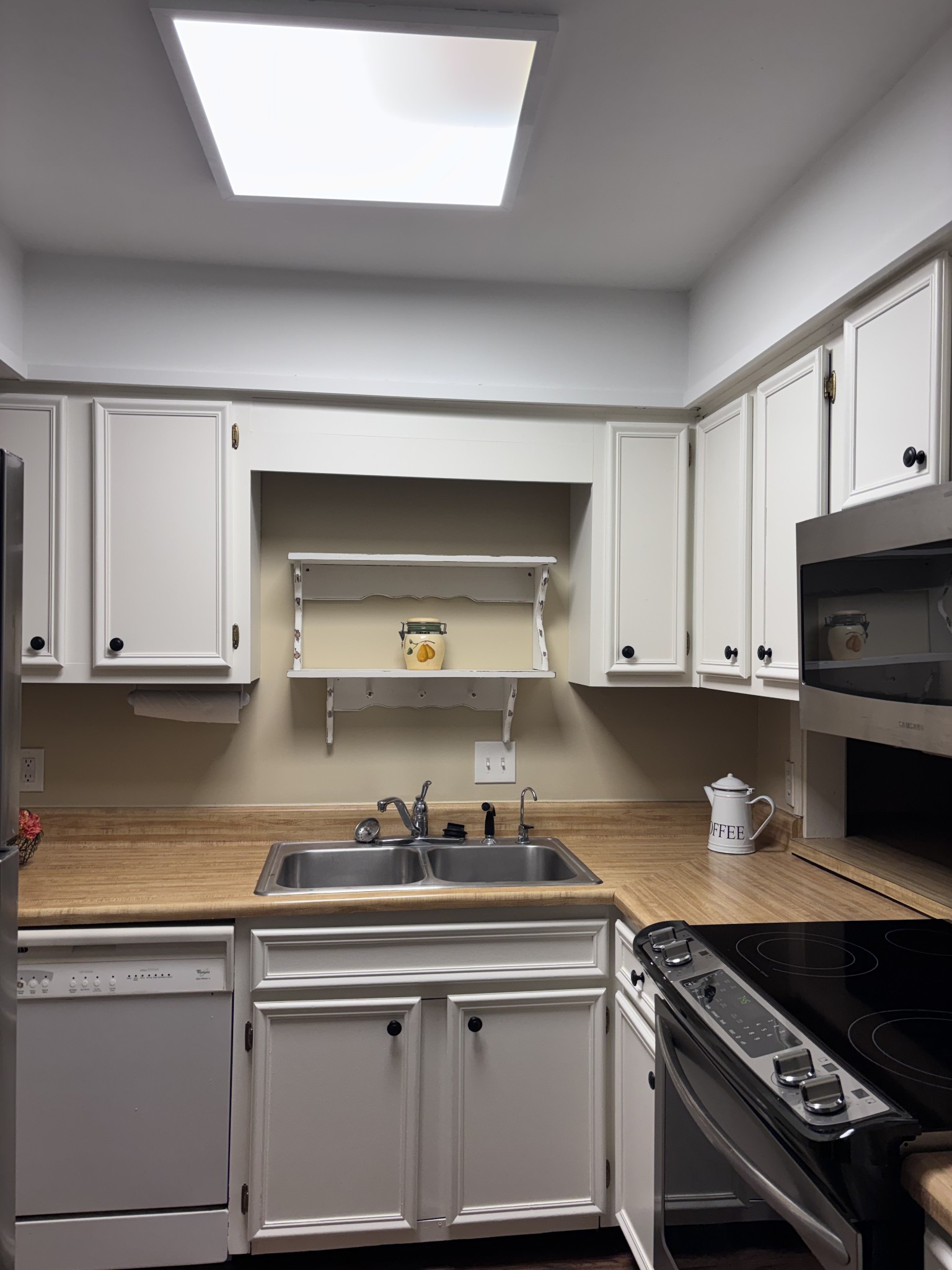 220 Harpers Mill Road Hermitage, TN 37076 - Photo 10 of 46 a kitchen with granite countertop a stove and a sink