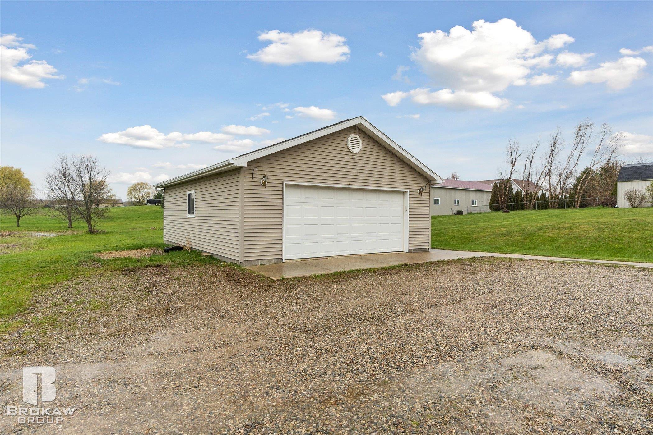 5040 Thomas Road Metamora, MI 48455 - Photo 7 of 55