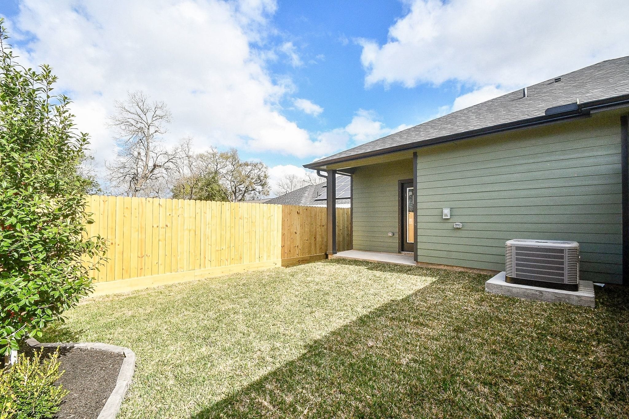 4101 Victoria, Unit B Dickinson, TX 77539 - Photo 32 of 33 a view of a backyard