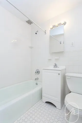 $3,600 | 1435 York Avenue, Unit 7F | Lenox Hill