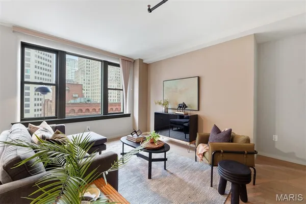 $279,900 | 915 Olive Street, Unit 910, St. Louis, MO 63101