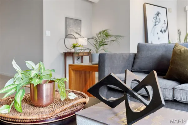 $279,900 | 915 Olive Street, Unit 910, St. Louis, MO 63101