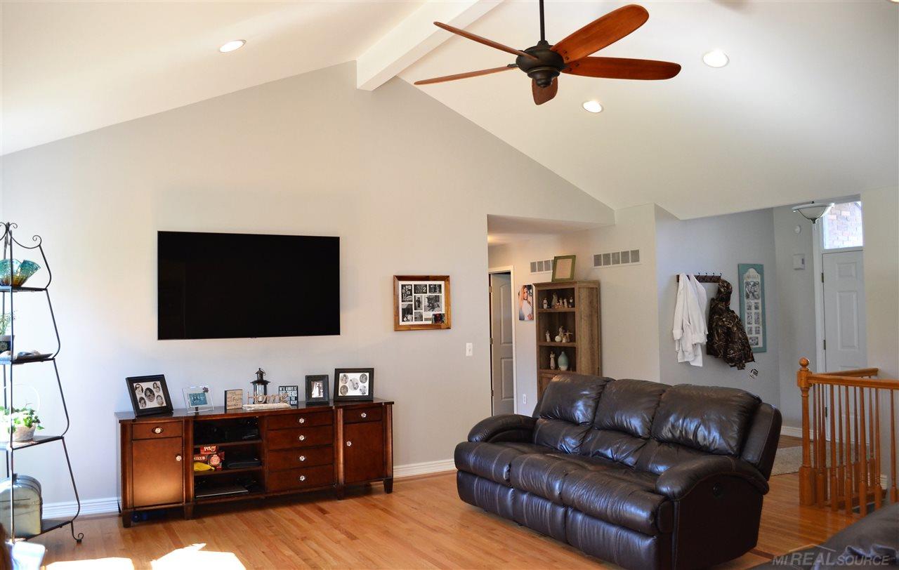 49211 Monte Road New Baltimore, MI 48047 - Photo 5 of 38 31360786-4.JPG