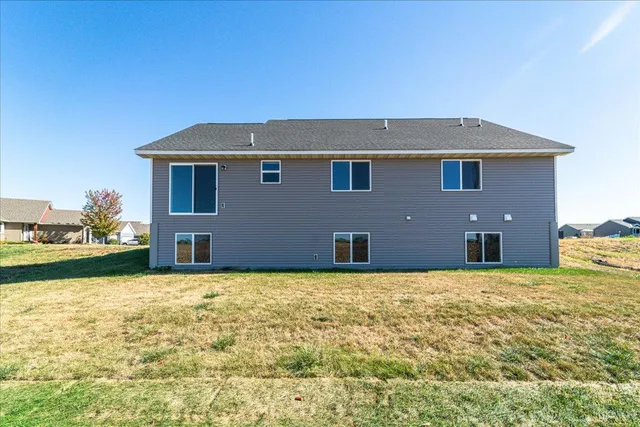 $375,000 | 922 Prestwick Drive, Belle Plaine, MN 56011