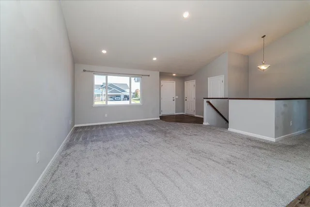 $375,000 | 922 Prestwick Drive, Belle Plaine, MN 56011