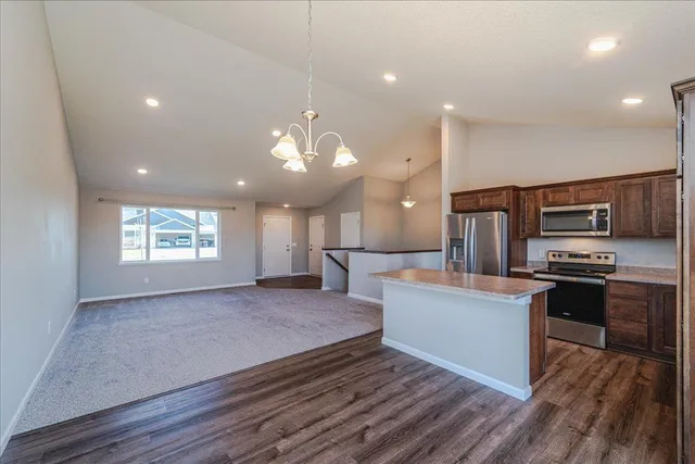 $375,000 | 922 Prestwick Drive, Belle Plaine, MN 56011