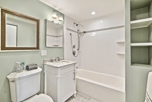 $685,000 | 819 East Broadway, Unit 4, Boston, MA 02127