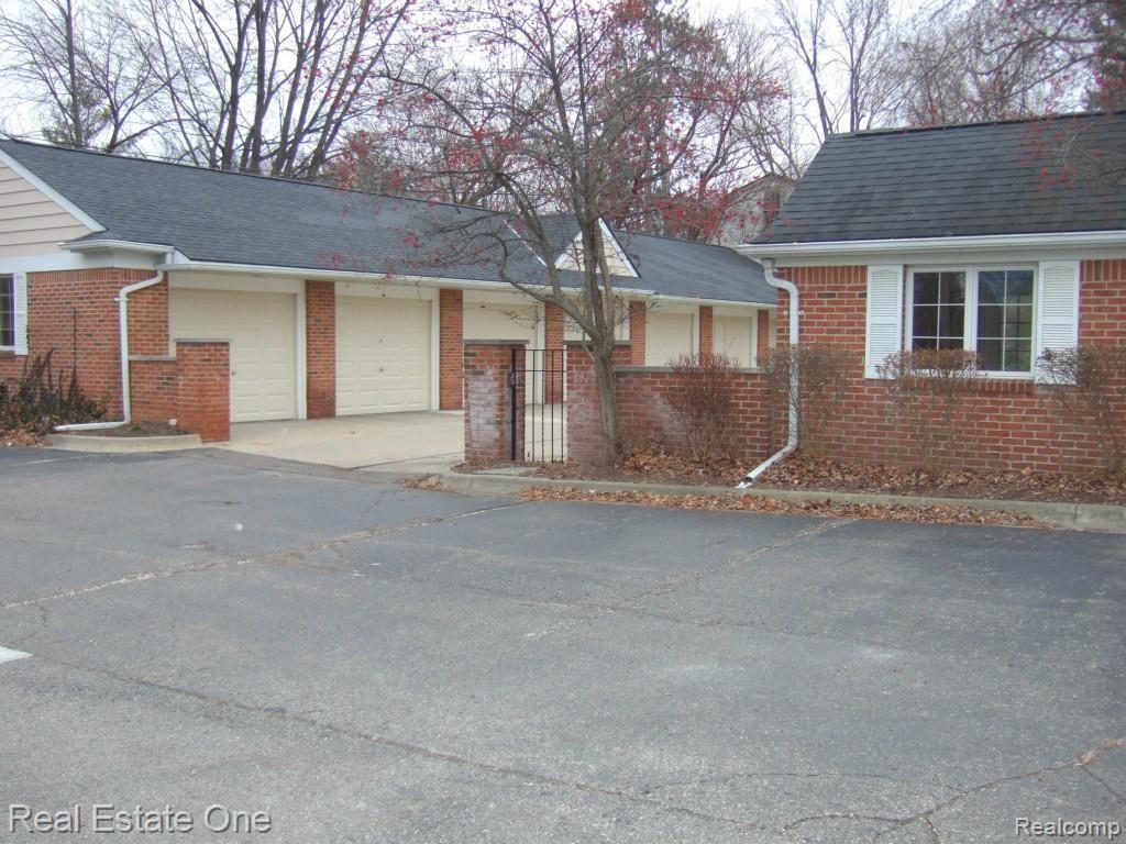 Detached Garage