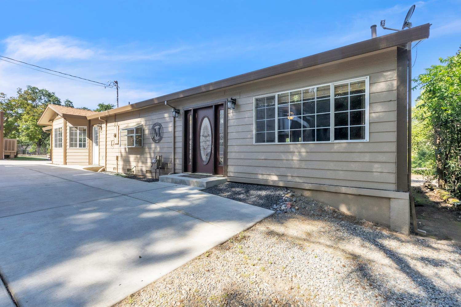 7568 Cripple Creek Road Citrus Heights, CA 95610 - Photo 3 of 46