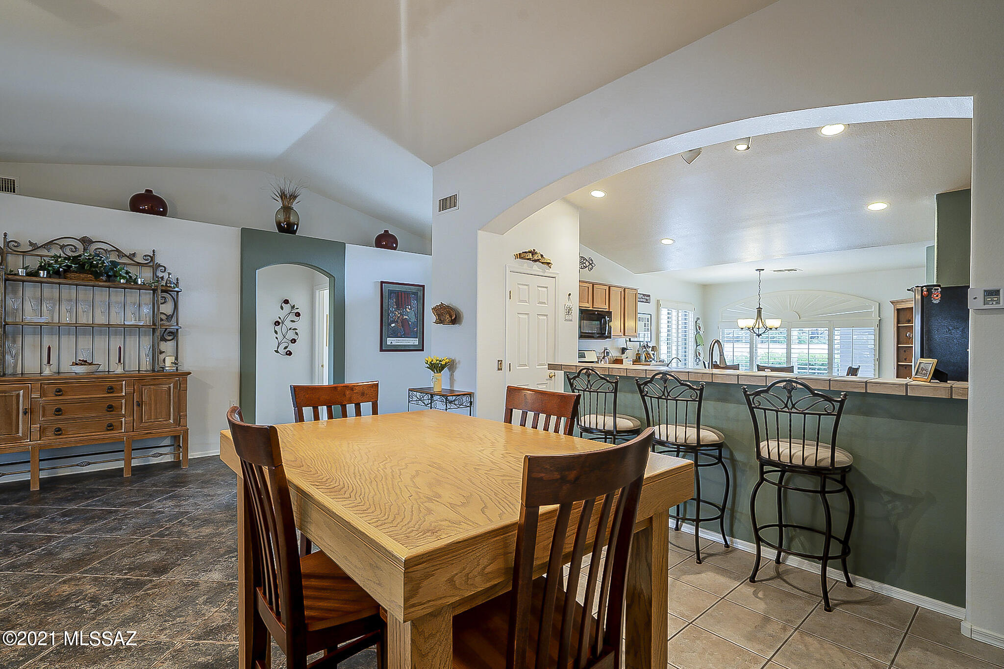 1811 East Redstart Road Green Valley, AZ 85614 - Photo 12 of 46