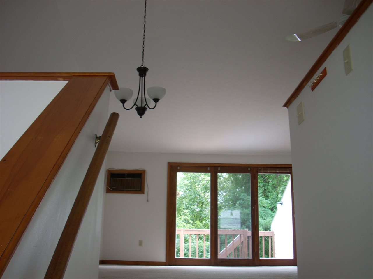 881 Mammoth Road, Unit 6 Manchester, NH 03104 - Photo 3 of 14