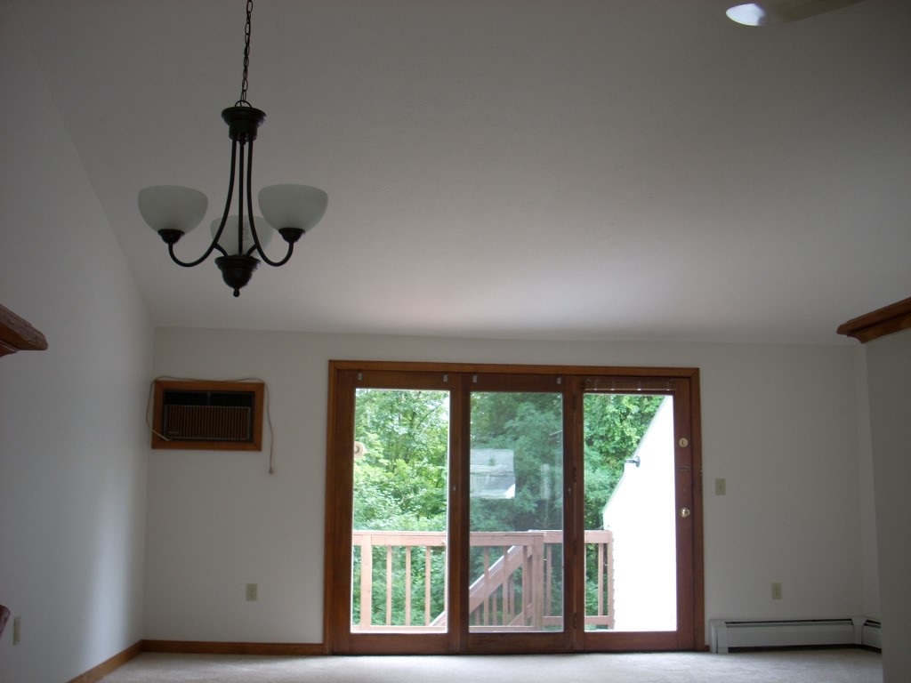 881 Mammoth Road, Unit 6 Manchester, NH 03104 - Photo 4 of 14