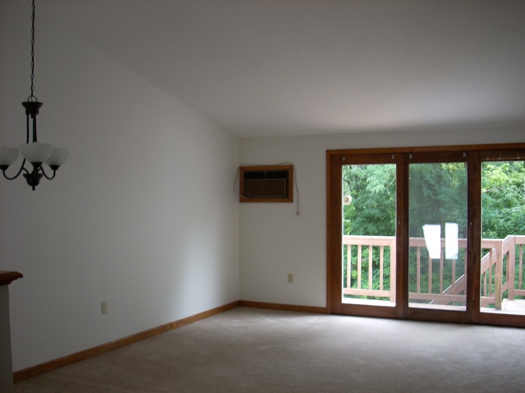 881 Mammoth Road, Unit 6 Manchester, NH 03104 - Photo 5 of 14