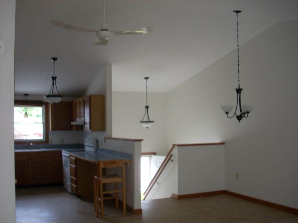 881 Mammoth Road, Unit 6 Manchester, NH 03104 - Photo 10 of 14