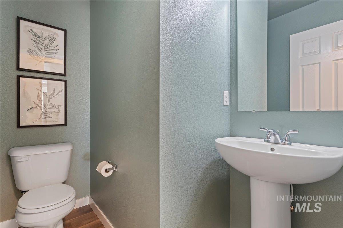 777 South Flintstone Avenue Meridian, ID 83642 - Photo 21 of 38 Bathroom featuring a textured wall and wood finished floors